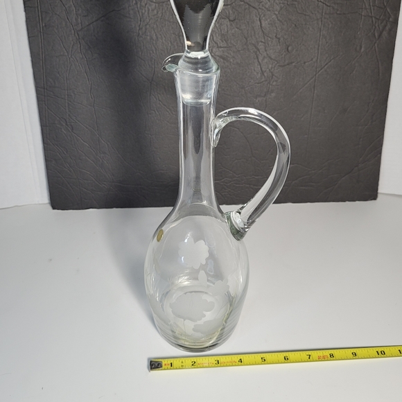 Gorgeous Floral Etched Glass Tall Vintage Decanter Made in Romania - Picture 10 of 12